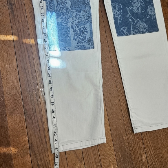 NWTStyle & Co.Women's jeans high-rise straight Leg off-white decorative patches - Picture 9 of 11